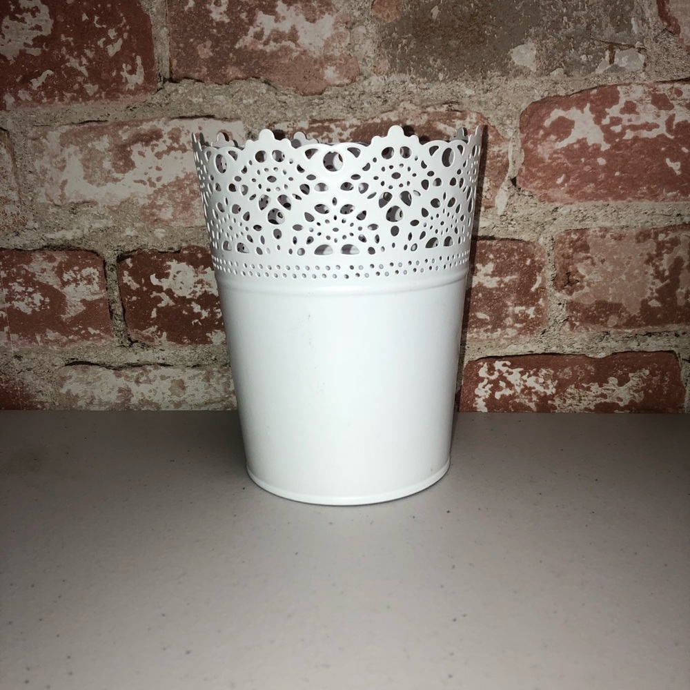 COPY - IKEA SKURAR WHITE FLORAL POT